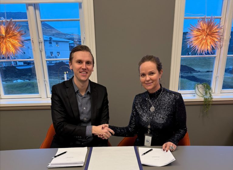 Samningur undirritaður við Vestmannaeyjabæ